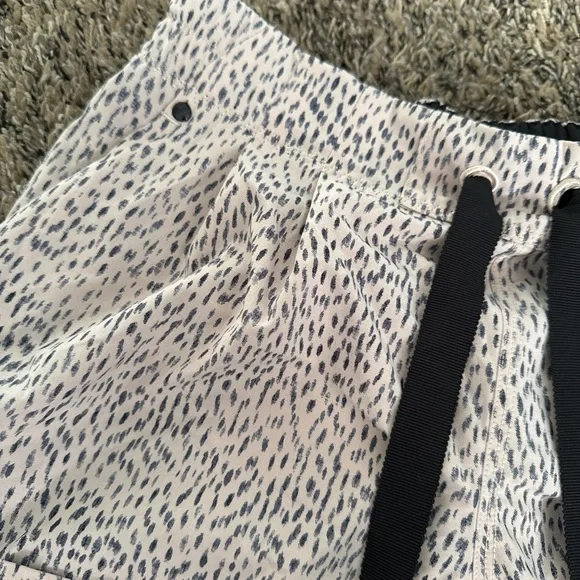 Lululemon shorts - Picture 4 of 5
